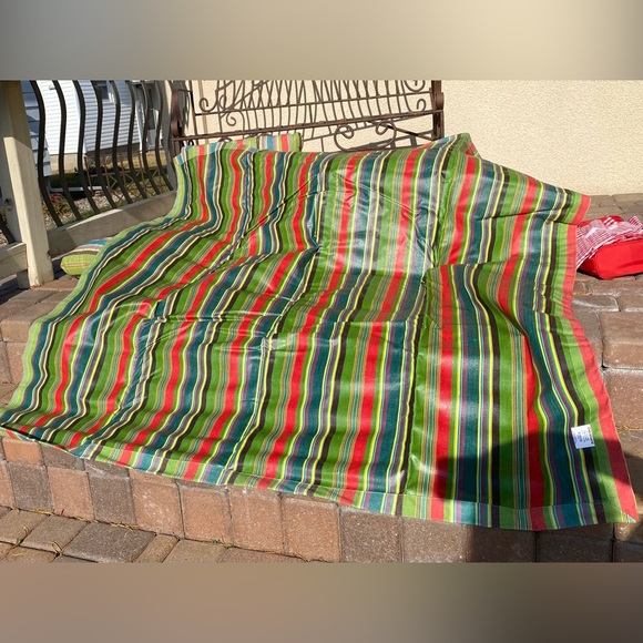 NWT Crate&Barrel set 2 cushions/coated picnic blanket green/red Hutton Stripe - Picture 6 of 11